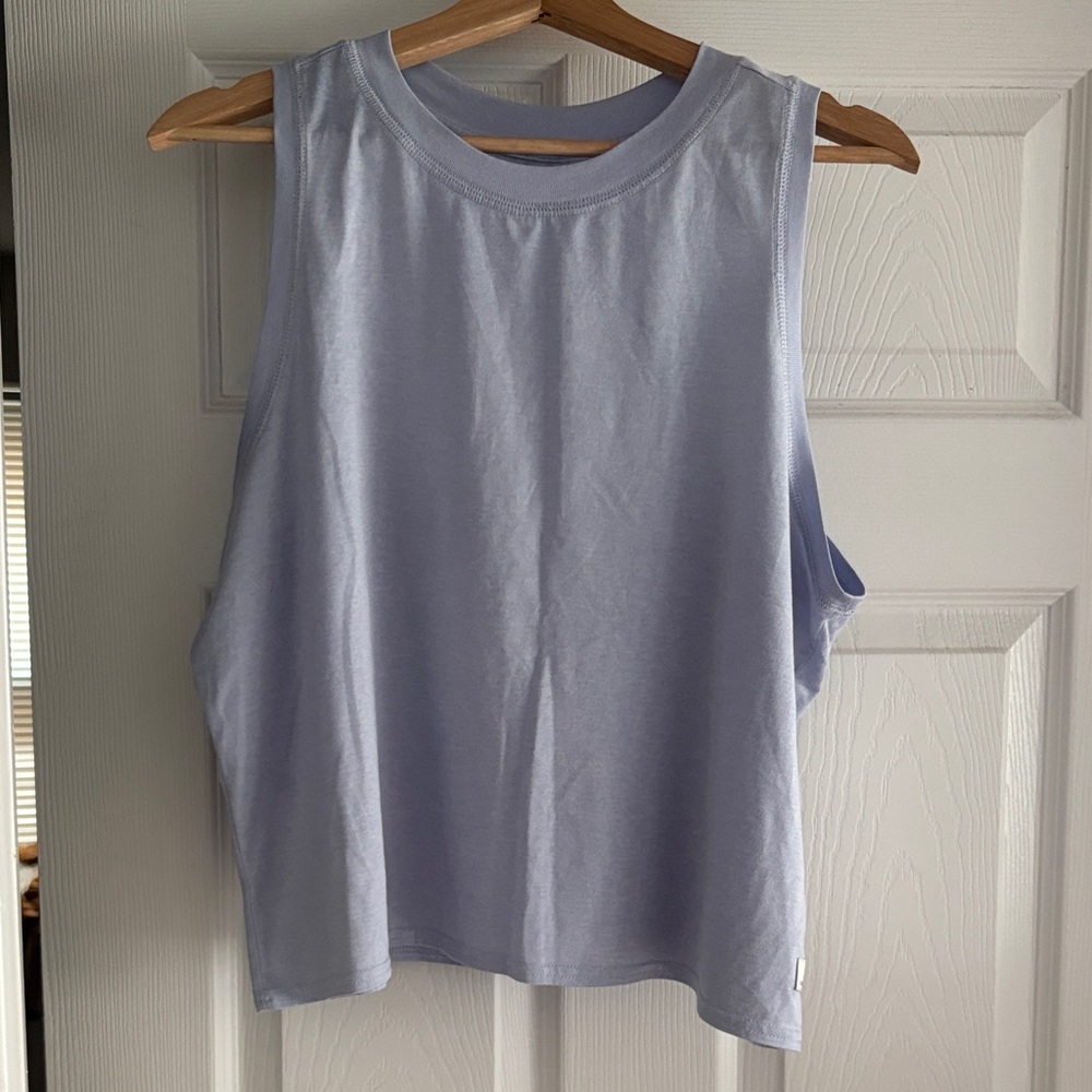 Vuori Energy Tank in periwinkle